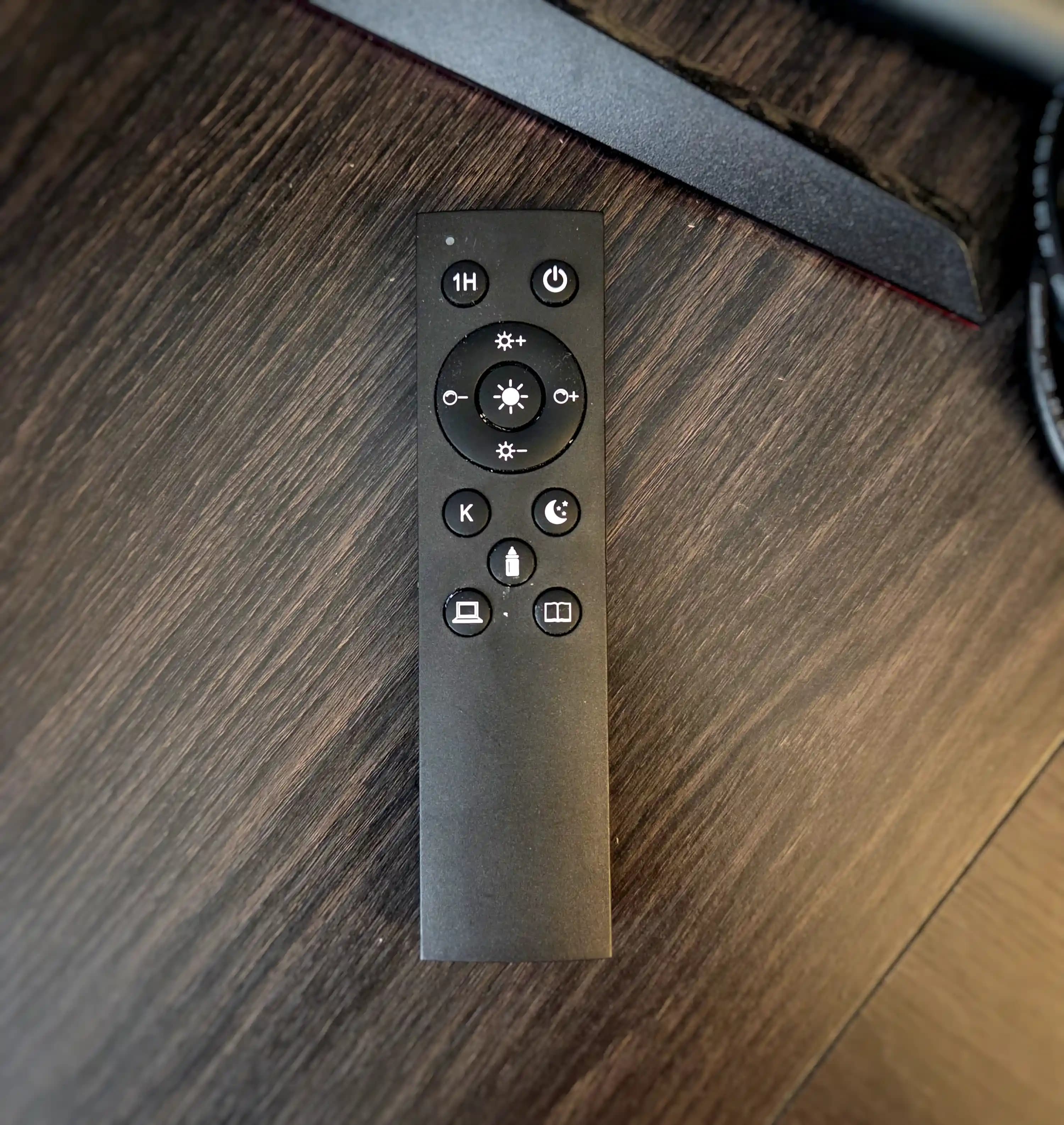 Image of a 433 MHz remote that controls a lamp that came with said lamp.
